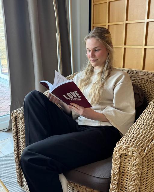 Kundin mit ihrem Bloom Journal