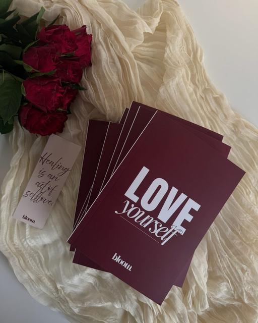 Kundin mit ihrem Bloom Journal