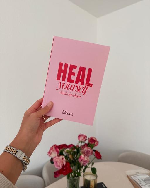 Kundin mit ihrem Bloom Journal